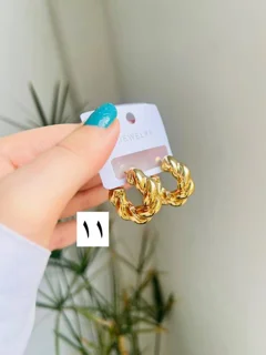 گوشواره های رنگ‌ثابت